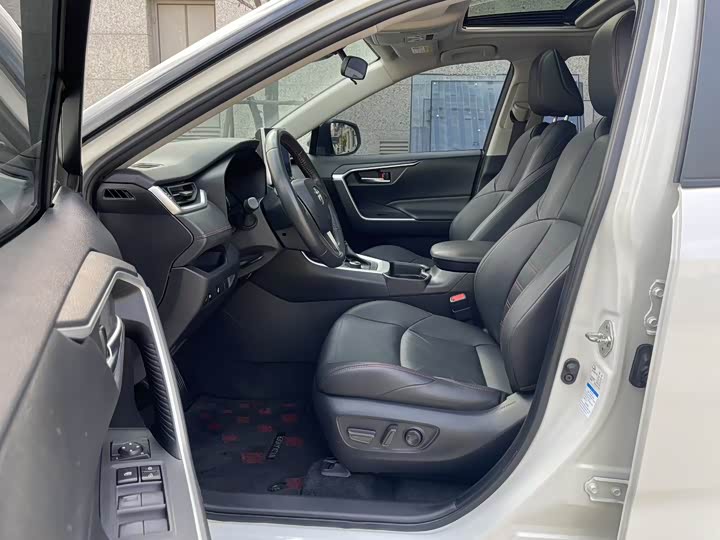 Фото 4 - Toyota Wildlander Hybrid