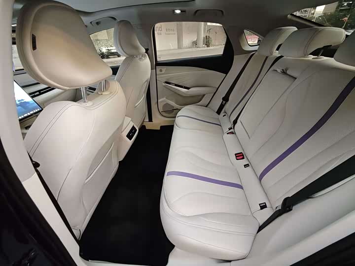 Фото 5 - Geely Preface L