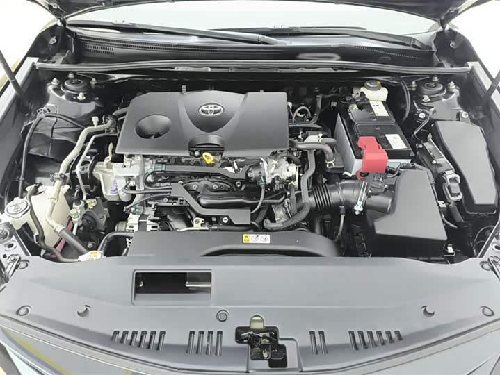 Фото 10 - Toyota Camry