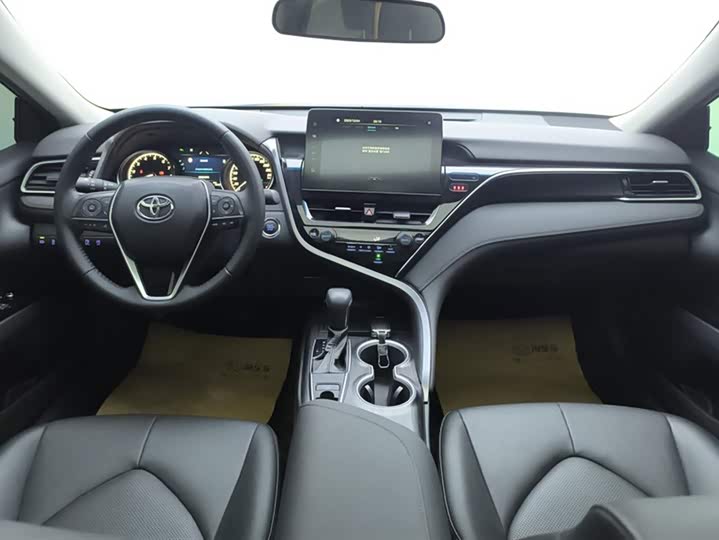 Фото 12 - Toyota Camry