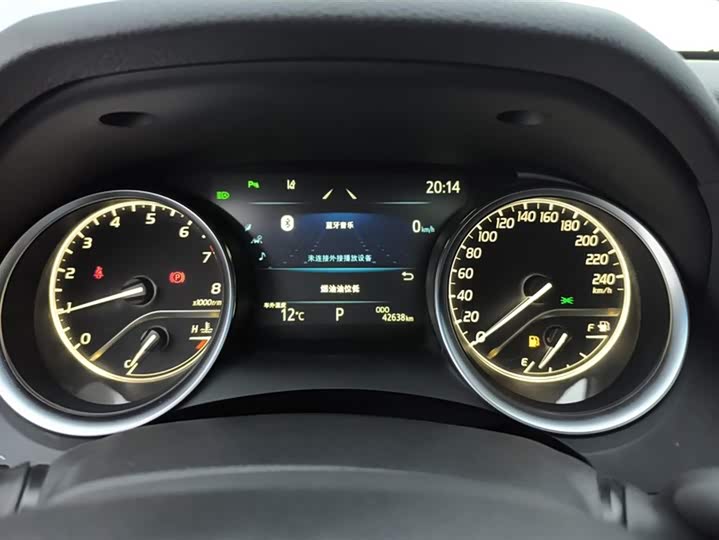 Фото 14 - Toyota Camry