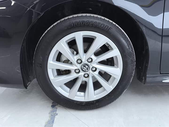 Фото 6 - Toyota Camry