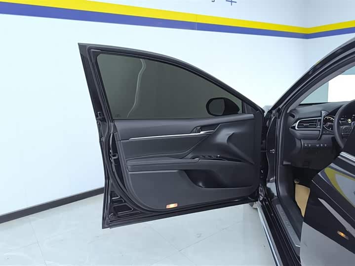 Фото 7 - Toyota Camry