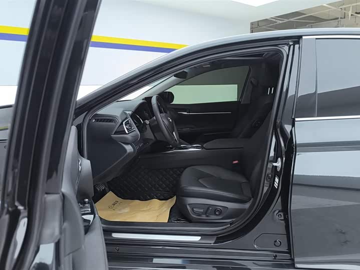 Фото 9 - Toyota Camry