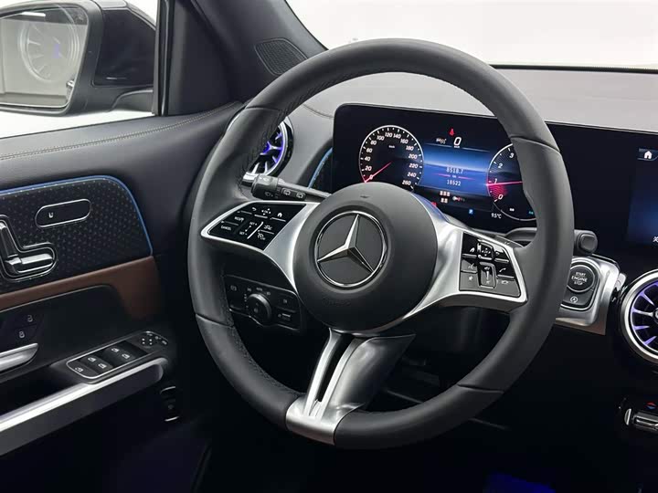 Фото 9 - Mercedes-Benz GLB-Class