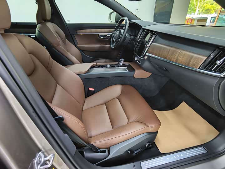 Фото 13 - Volvo V90