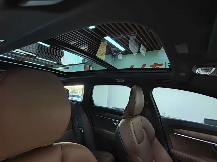 Фото 17 - Volvo V90