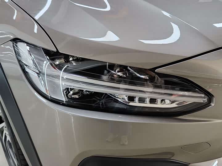 Фото 8 - Volvo V90