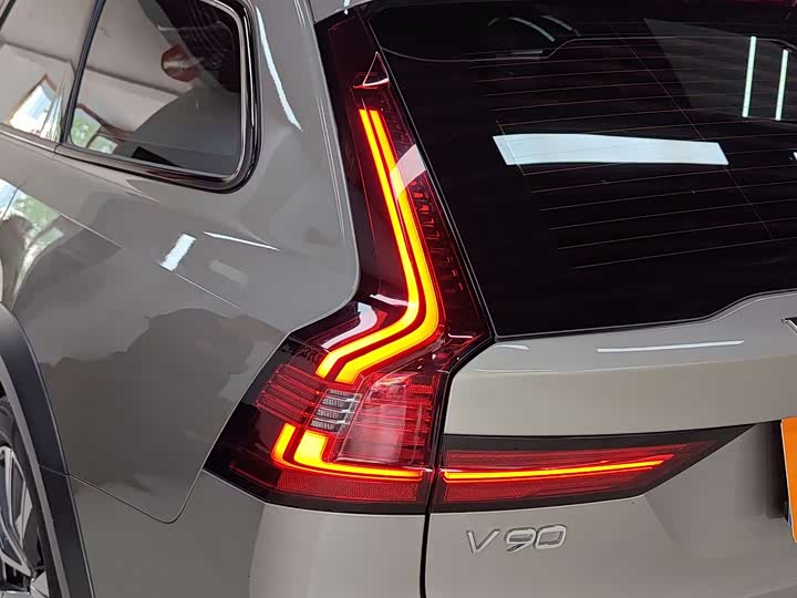 Фото 9 - Volvo V90