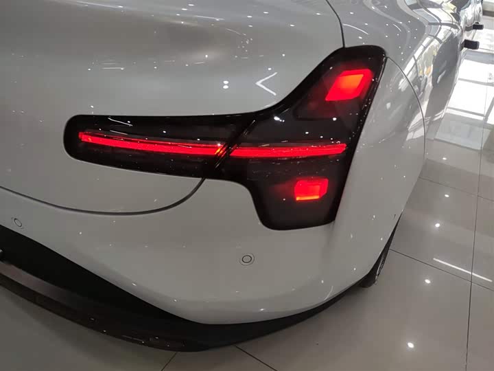 Фото 8 - XPeng Mona M03