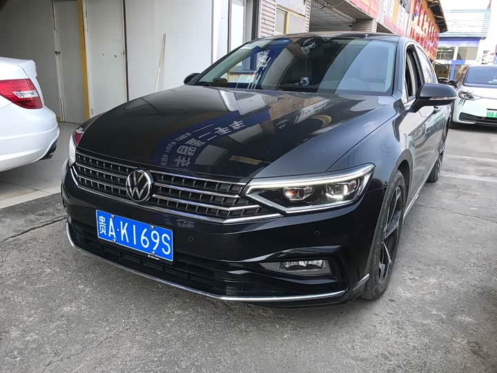 Фото 1 - Volkswagen Magotan