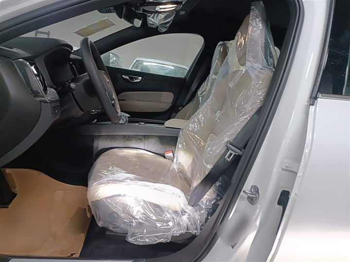 Фото 15 - Volvo XC60