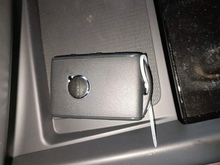 Фото 9 - Volvo XC60