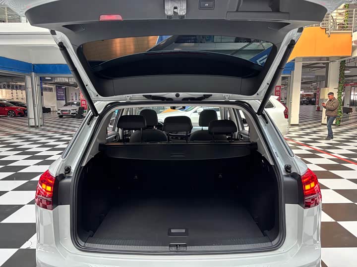 Фото 15 - Volkswagen Tayron