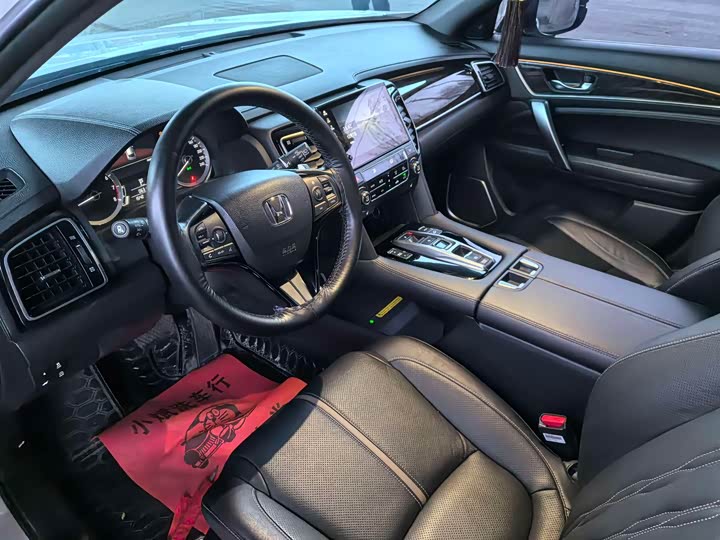 Фото 7 - Honda UR-V