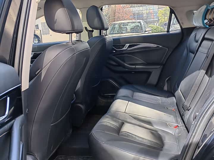 Фото 10 - Bestune B70