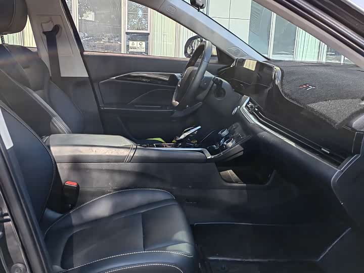 Фото 11 - Bestune B70