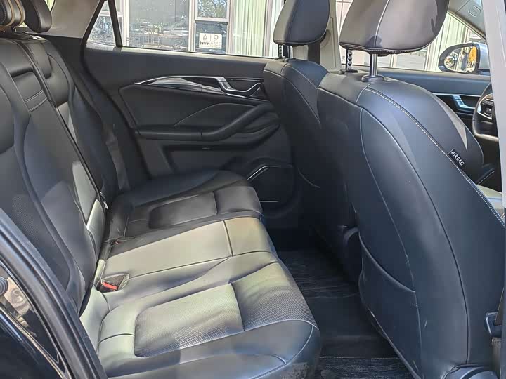 Фото 12 - Bestune B70