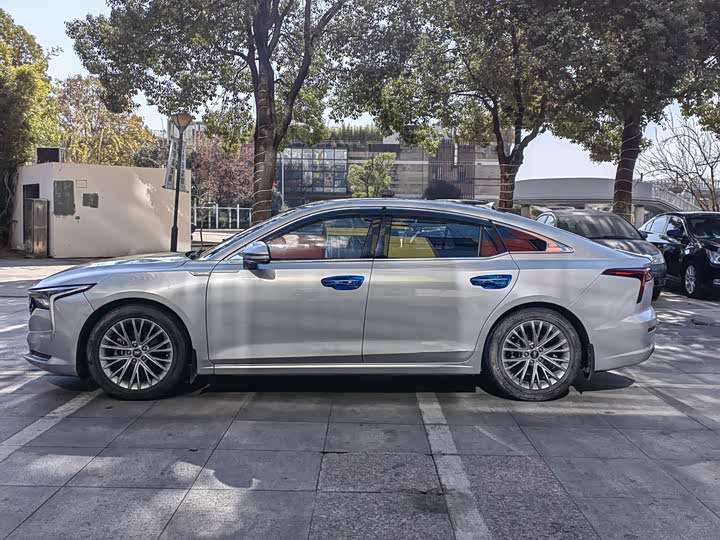 Фото 2 - Bestune B70