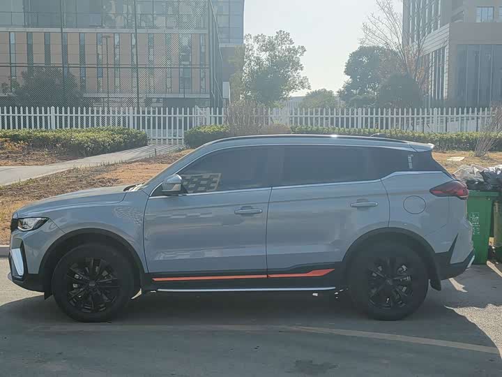 Фото 3 - Geely Atlas