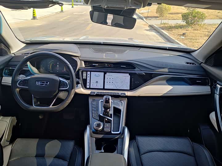 Фото 6 - Geely Atlas