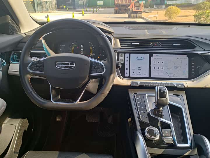 Фото 7 - Geely Atlas