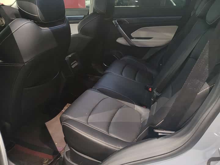 Фото 9 - Geely Atlas