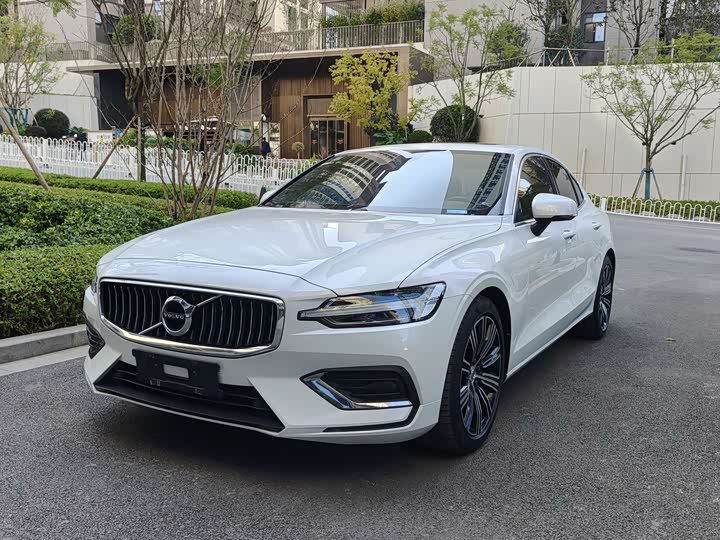 Фото 1 - Volvo S60