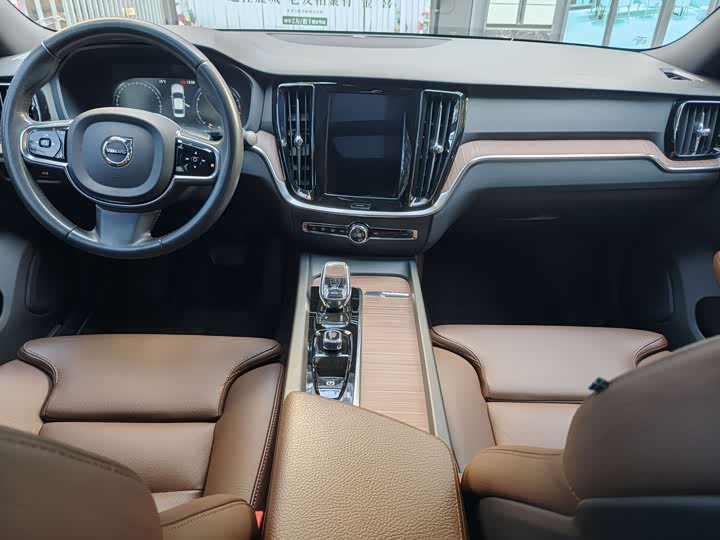 Фото 10 - Volvo S60