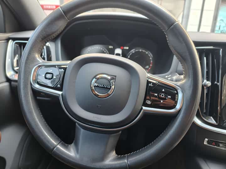 Фото 12 - Volvo S60