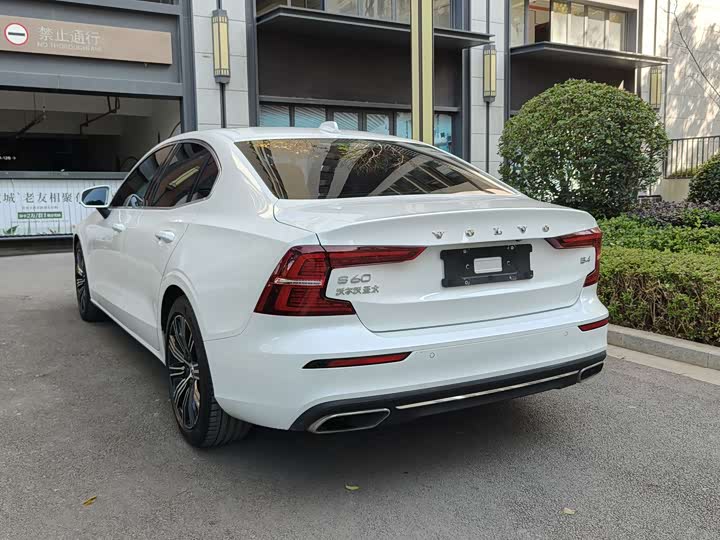 Фото 4 - Volvo S60