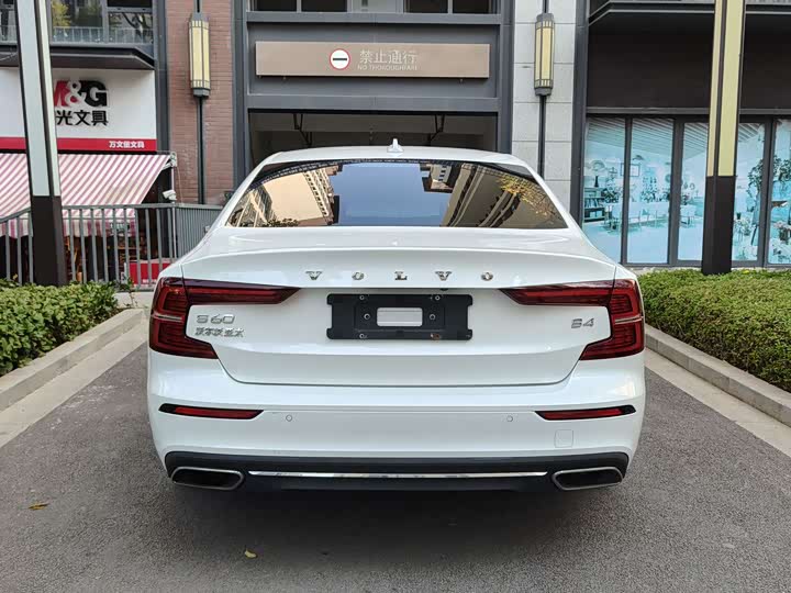 Фото 5 - Volvo S60