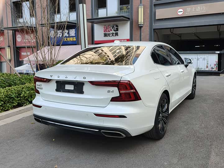 Фото 6 - Volvo S60