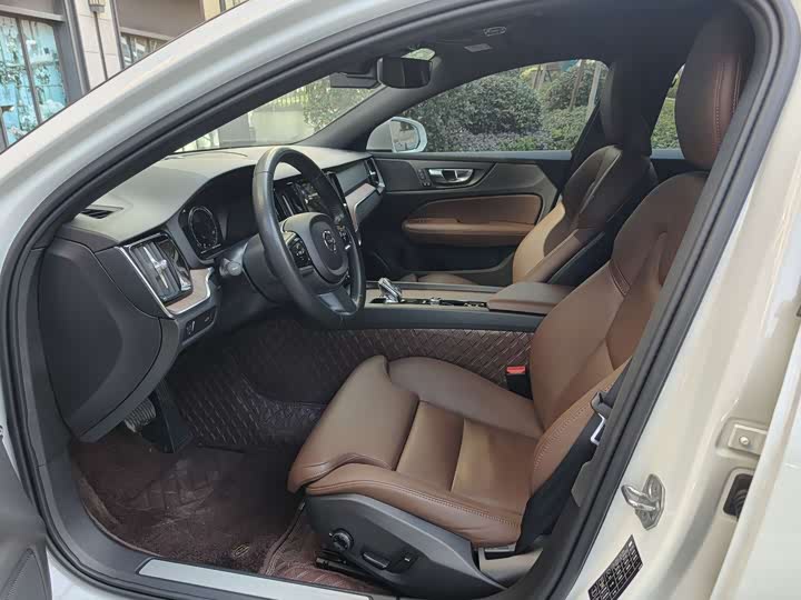 Фото 7 - Volvo S60