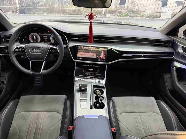 Фото 12 - Audi A6L