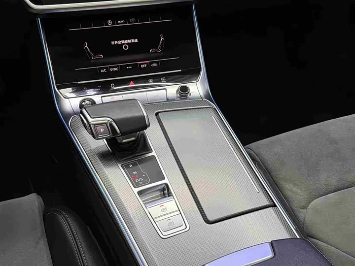 Фото 14 - Audi A6L