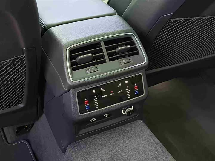 Фото 16 - Audi A6L