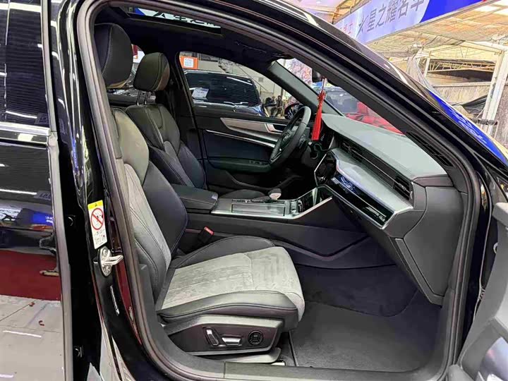 Фото 17 - Audi A6L