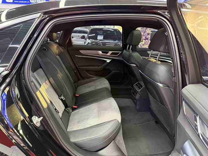 Фото 18 - Audi A6L