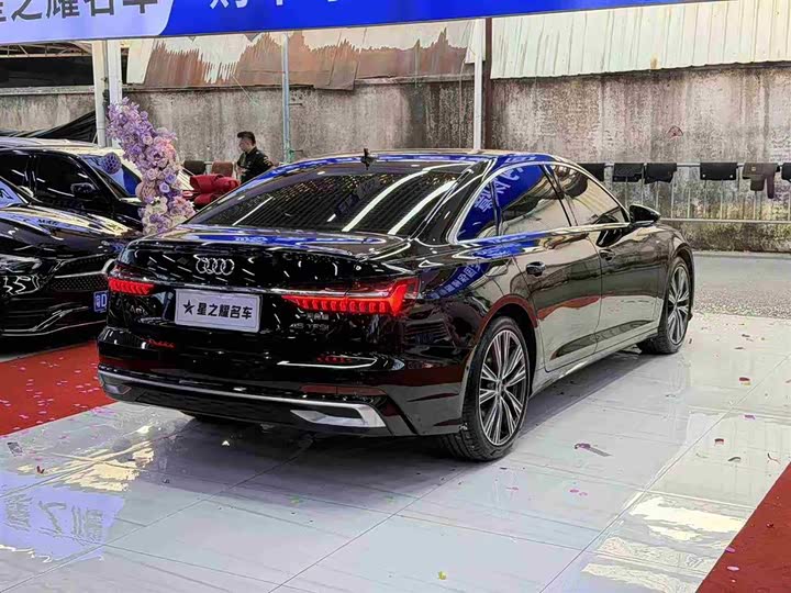 Фото 4 - Audi A6L