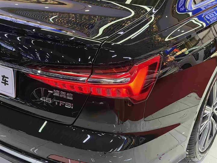 Фото 6 - Audi A6L