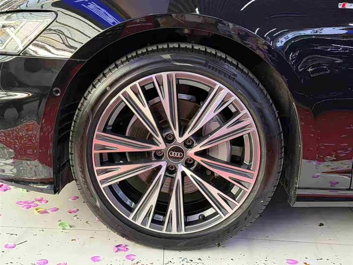 Фото 8 - Audi A6L