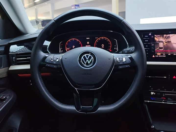 Фото 15 - Volkswagen Passat