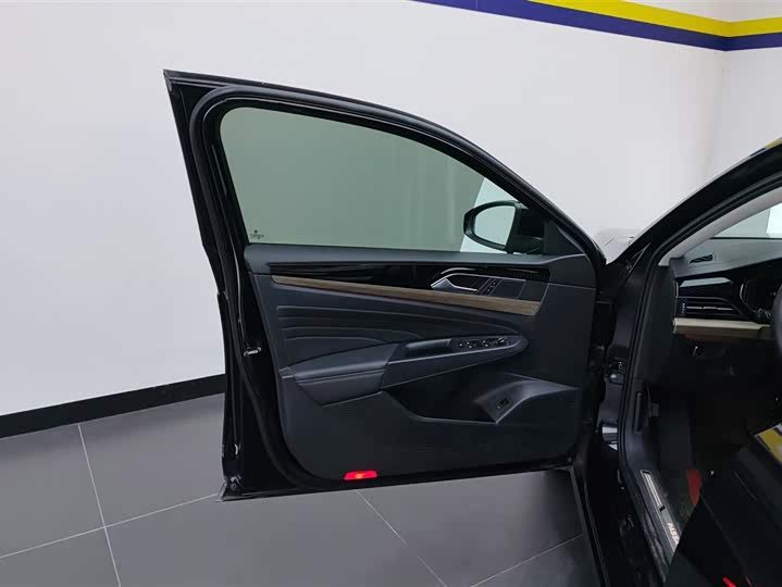 Фото 7 - Volkswagen Passat