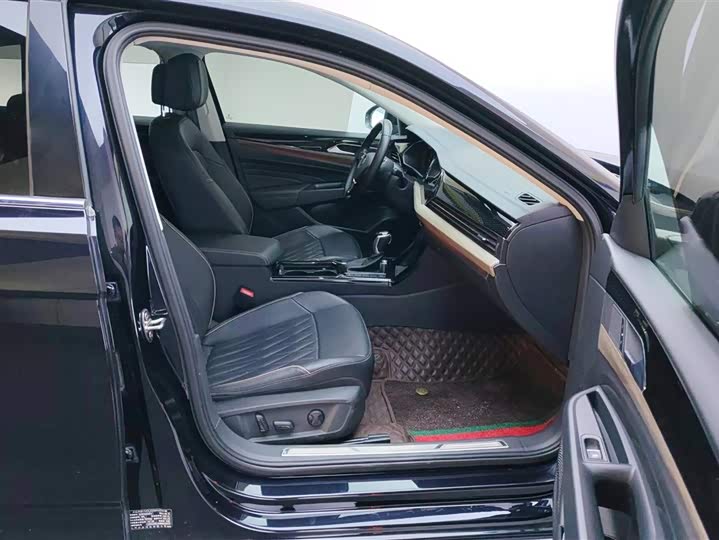 Фото 8 - Volkswagen Passat