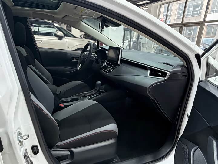 Фото 15 - Toyota Corolla