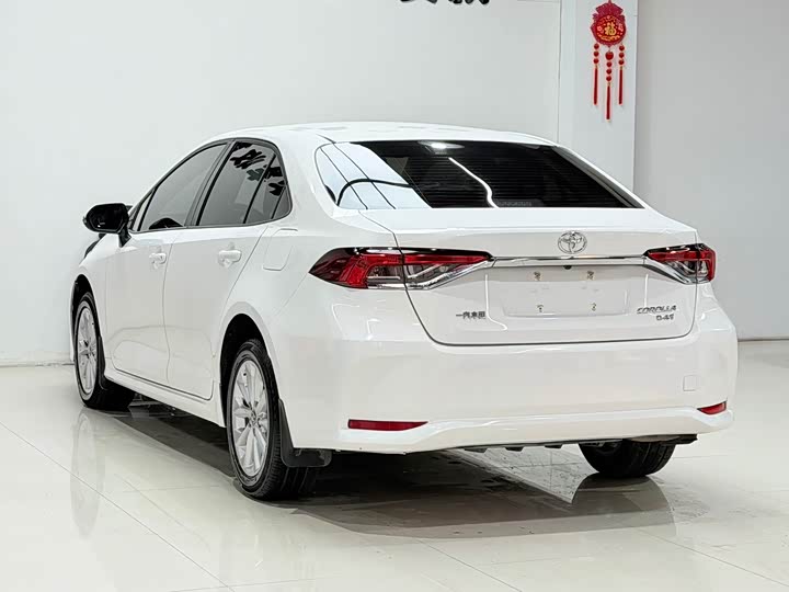 Фото 6 - Toyota Corolla