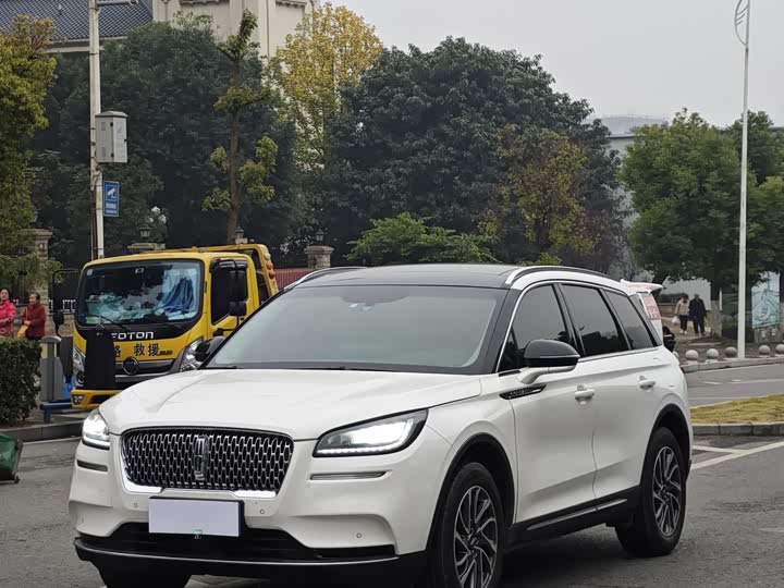 Фото 1 - Lincoln Corsair