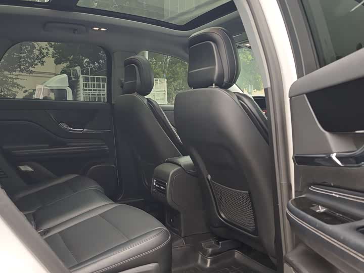 Фото 11 - Lincoln Corsair