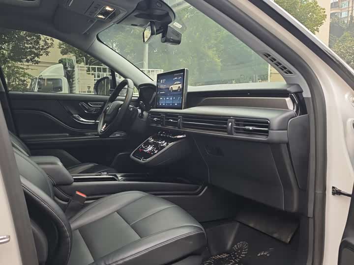 Фото 12 - Lincoln Corsair